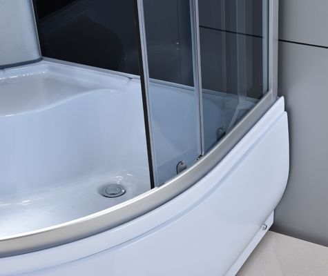 Narożna kabina prysznicowa z aluminiową ramą